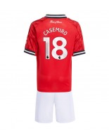 Otroške Nogometnih dresov Manchester United Casemiro #18 Domači 2025-26 Kratki rokavi (+ hlače)